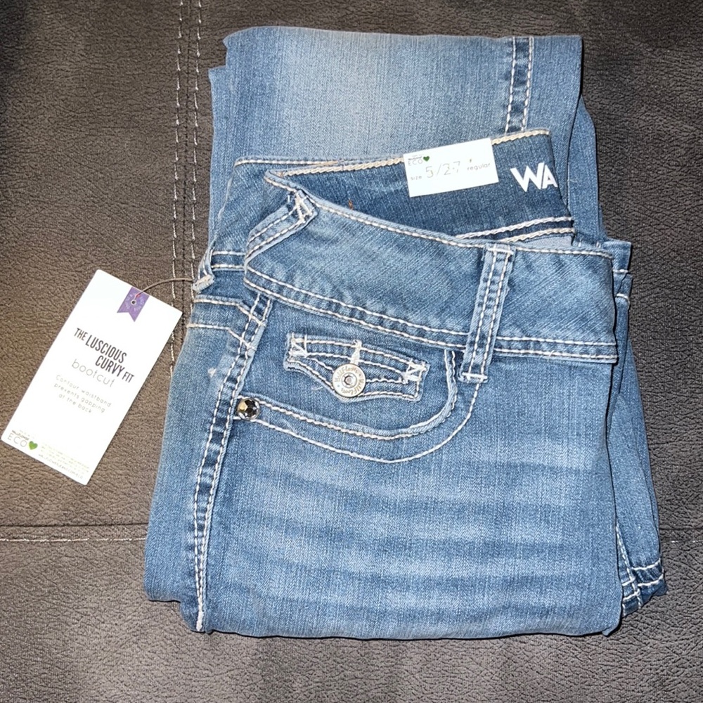 NWT Curvy Fit Bootcut